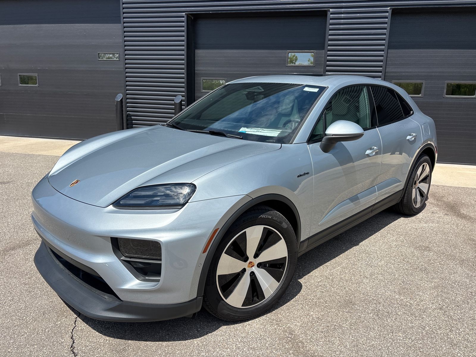 2025 Porsche Macan Electric 4