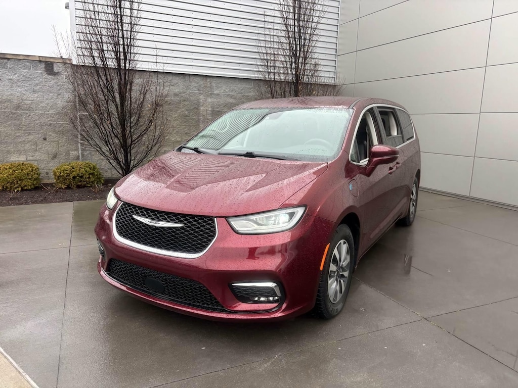 Used 2022 Chrysler Pacifica Hybrid Touring L Minivan/Van