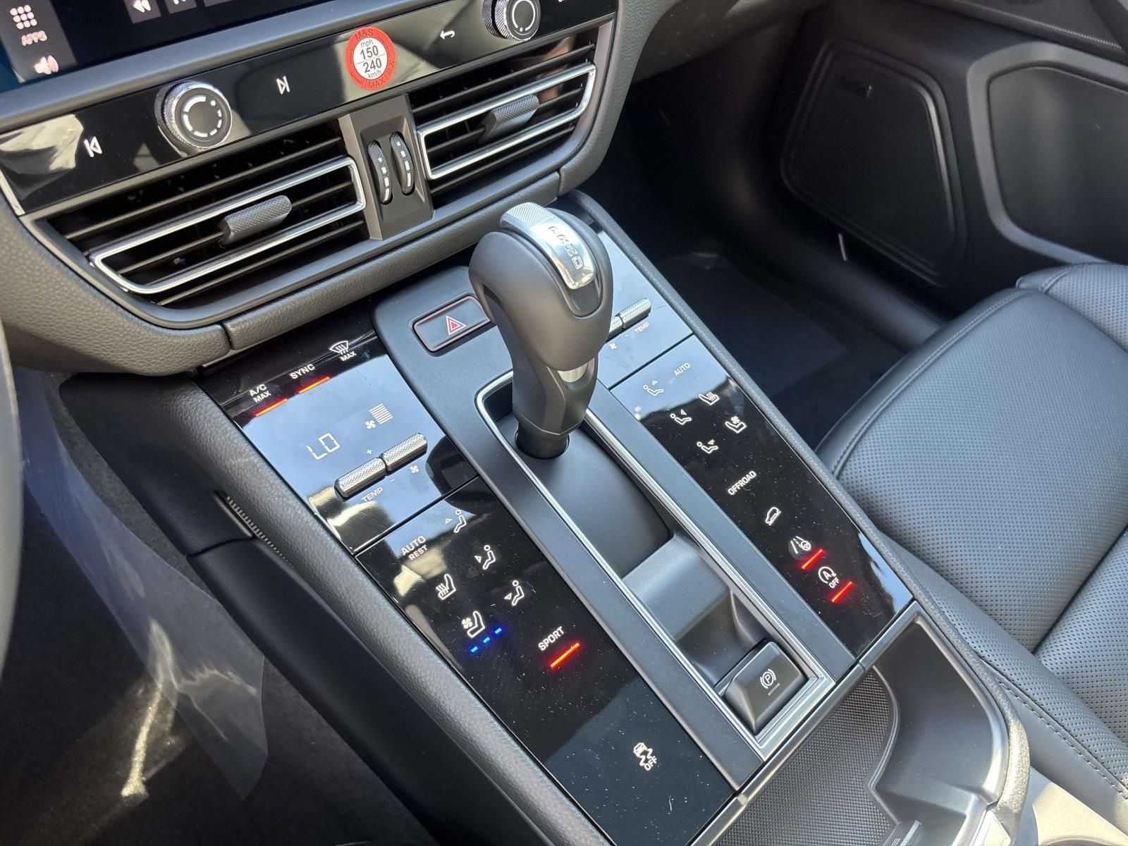 2026 Porsche Macan Base - Photo 27