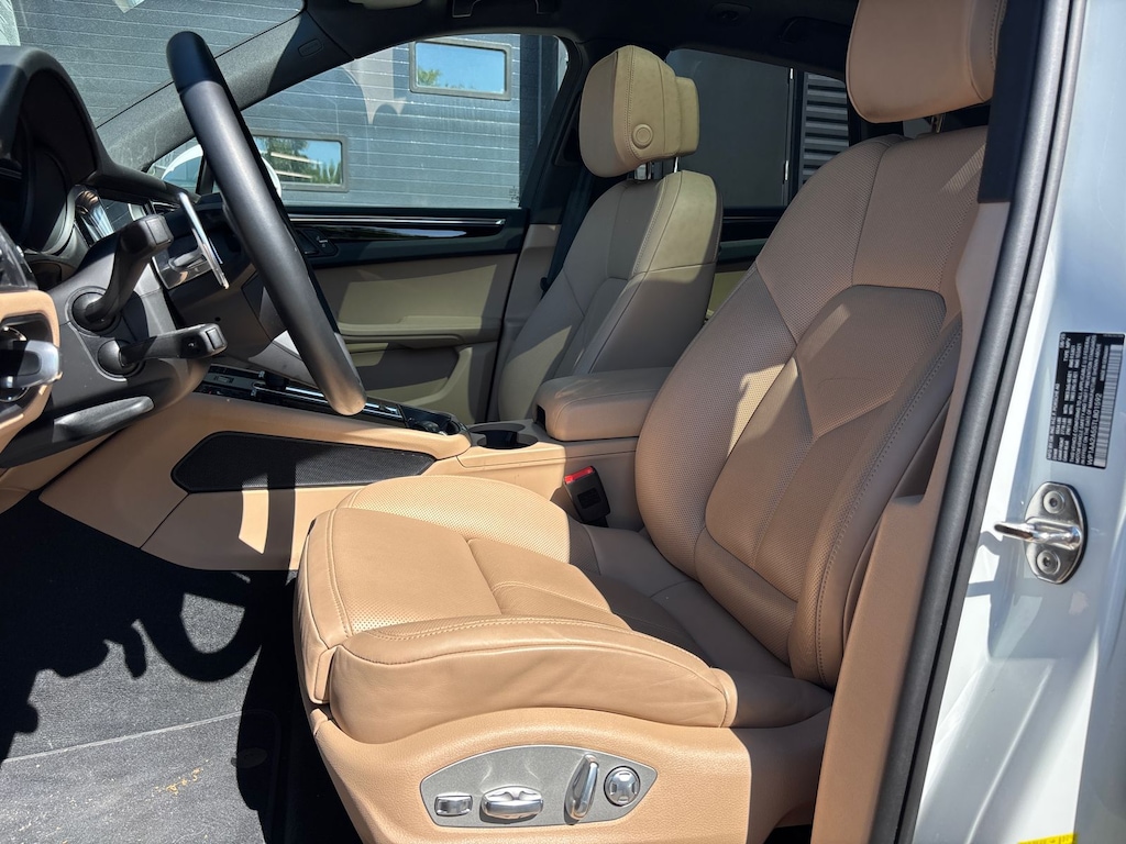 Certified 2026 Porsche Macan Base SUV