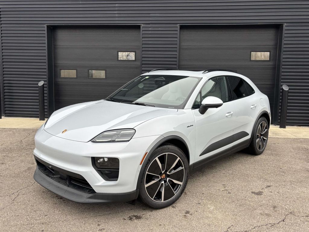 2026 Porsche Macan Base