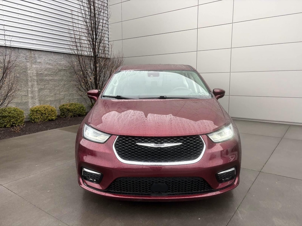 Used 2022 Chrysler Pacifica Hybrid Touring L Minivan/Van