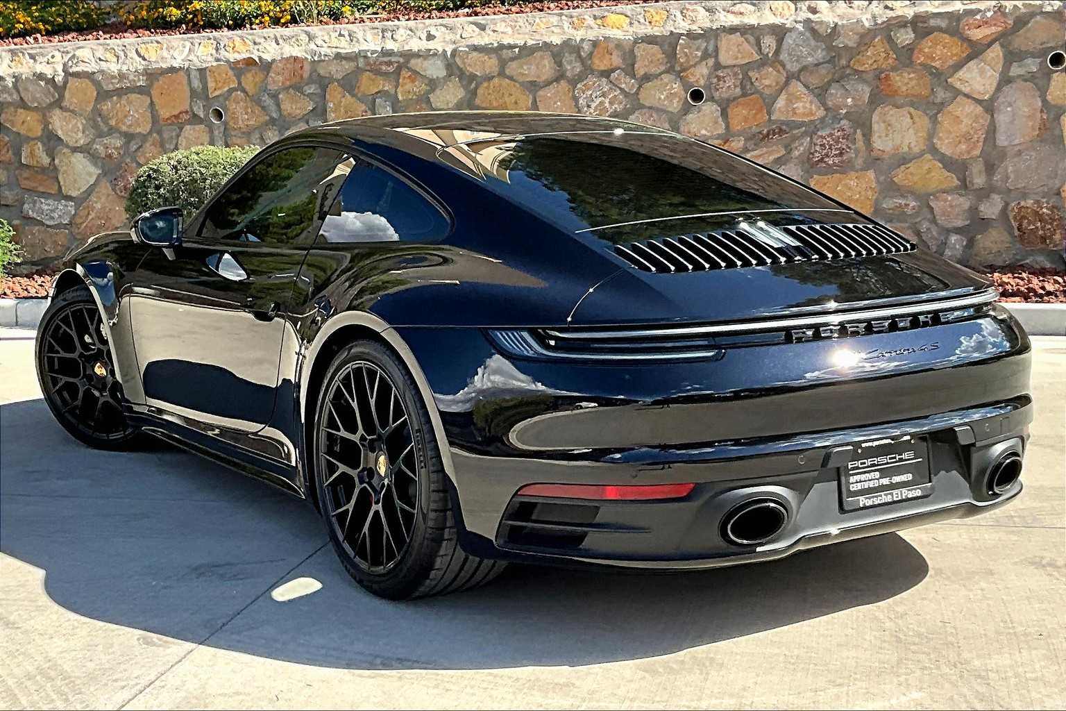 2024 Porsche 911 4S photo 2
