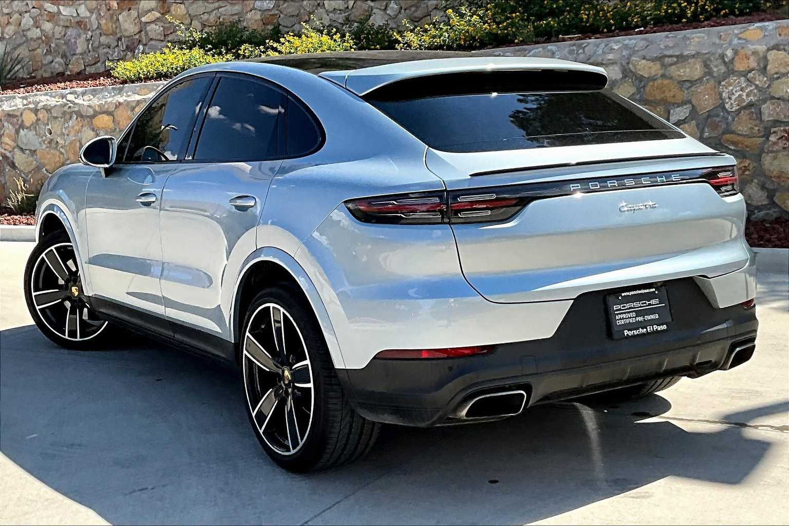 2021 Porsche Cayenne Coupe photo 2