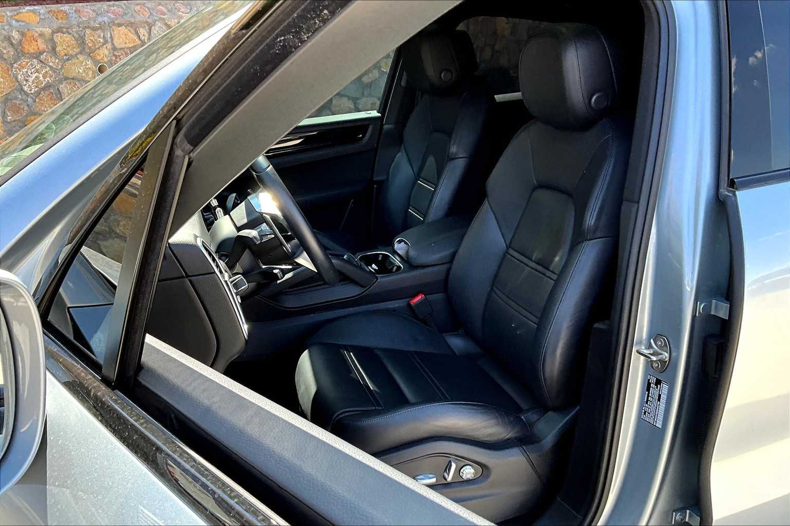 2021 Porsche Cayenne Coupe photo 4