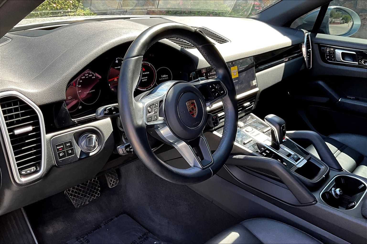 2021 Porsche Cayenne Coupe photo 3