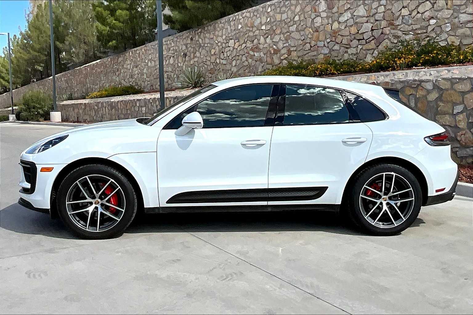 2022 Porsche Macan S photo 3