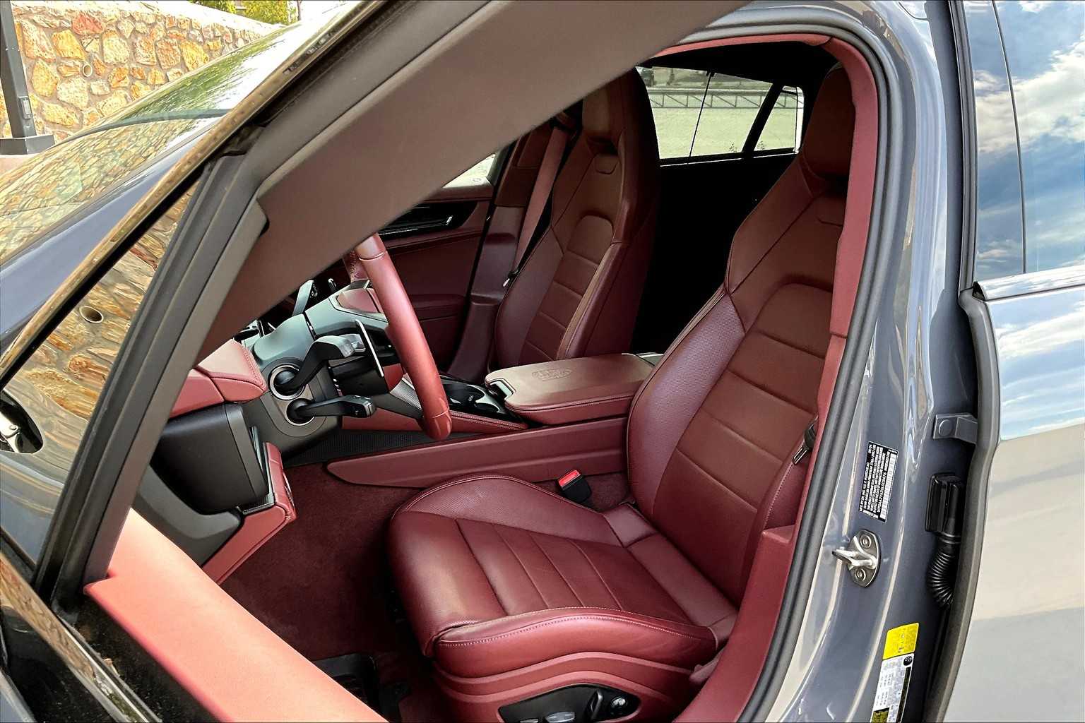 2025 Porsche Panamera 4 photo 4