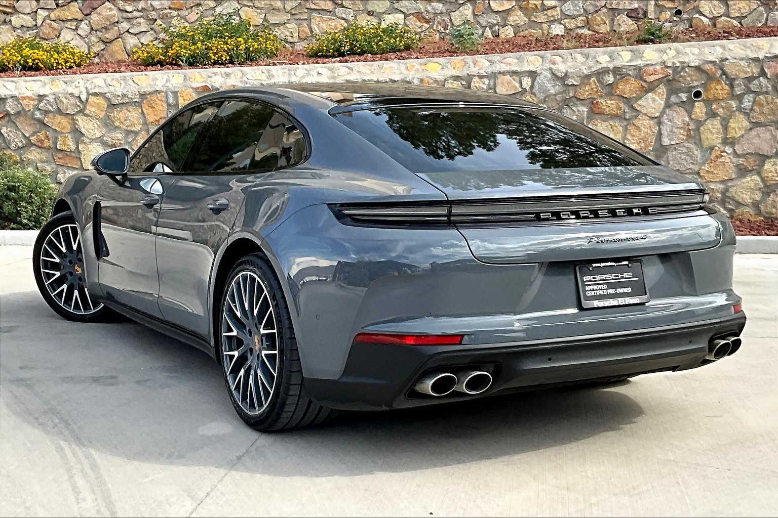 2025 Porsche Panamera 4 photo 2