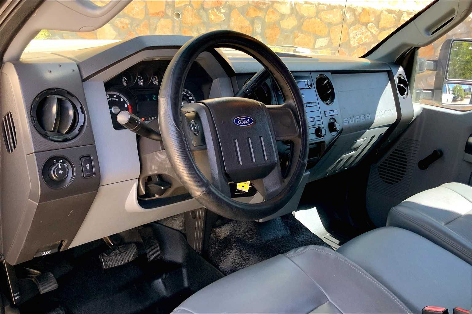 2011 Ford F-250 XL photo 3