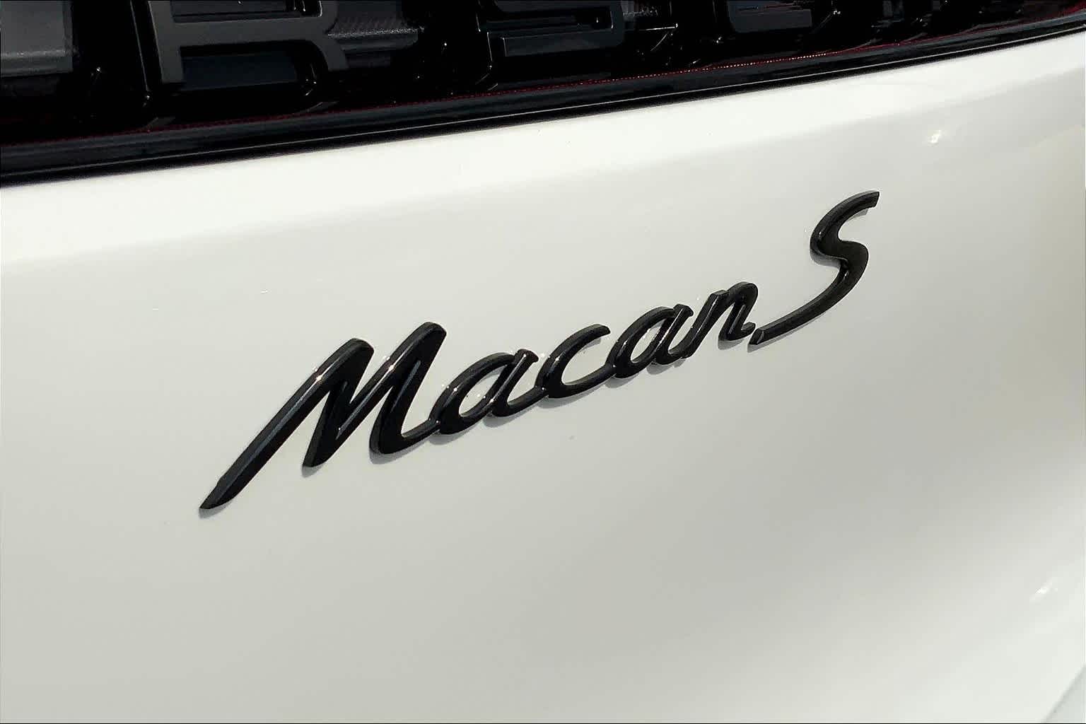 2022 Porsche Macan S photo 2