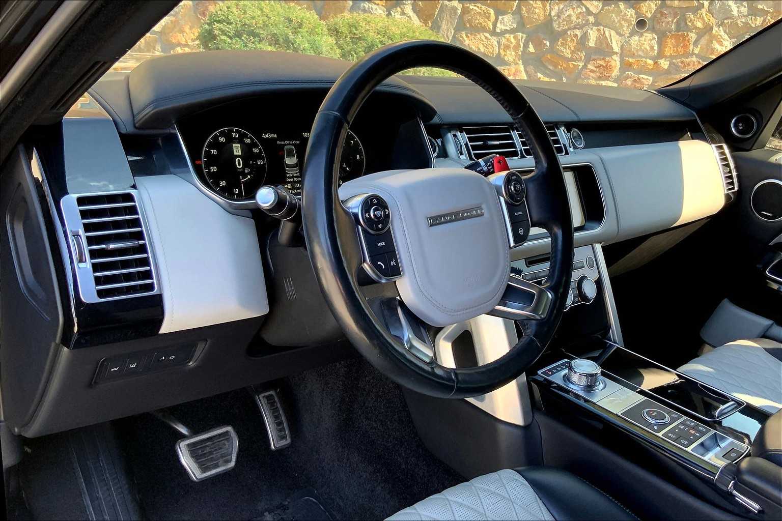 2017 Land Rover Range Rover SV Autobiography Dynamic photo 3
