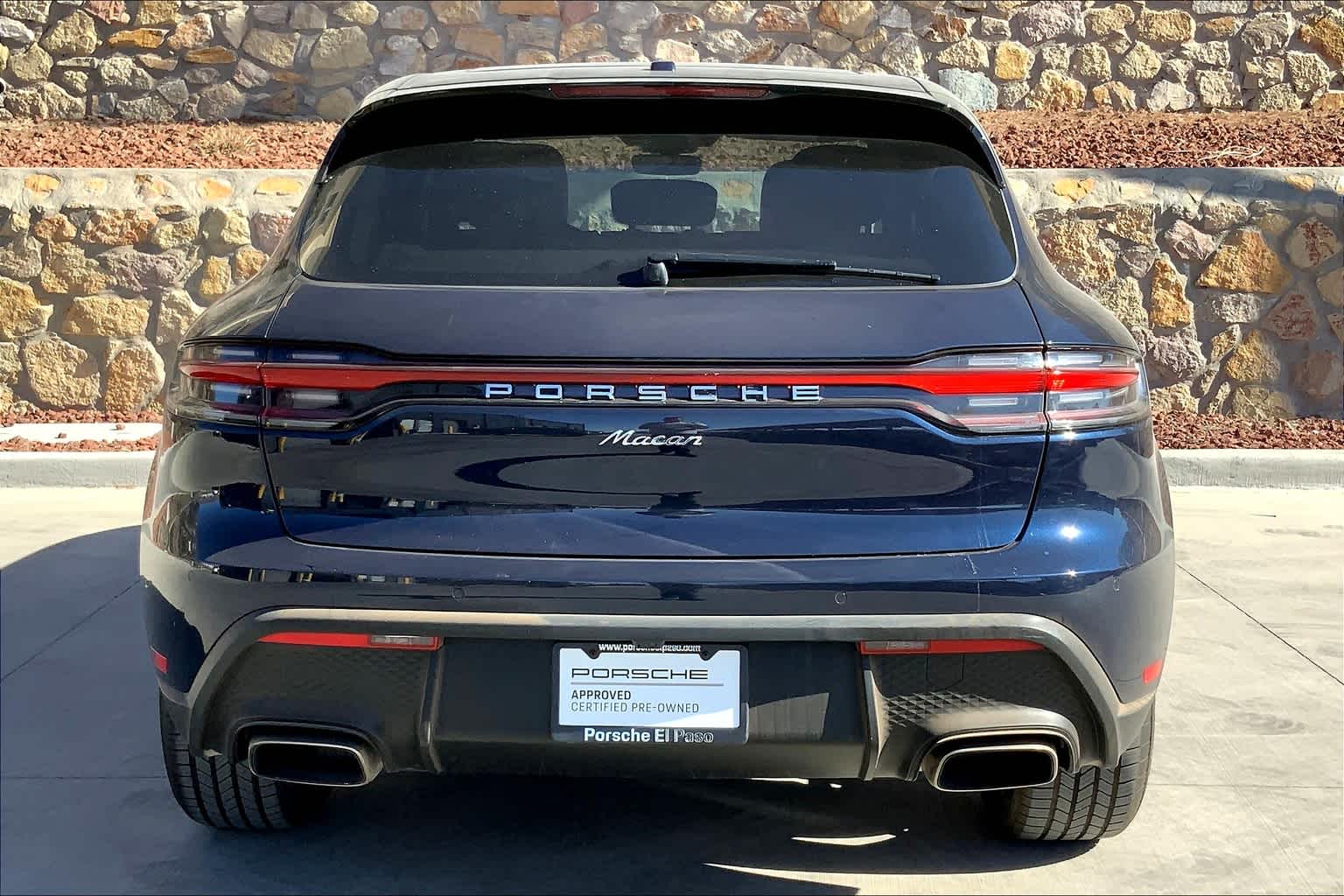 2022 Porsche Macan photo 3