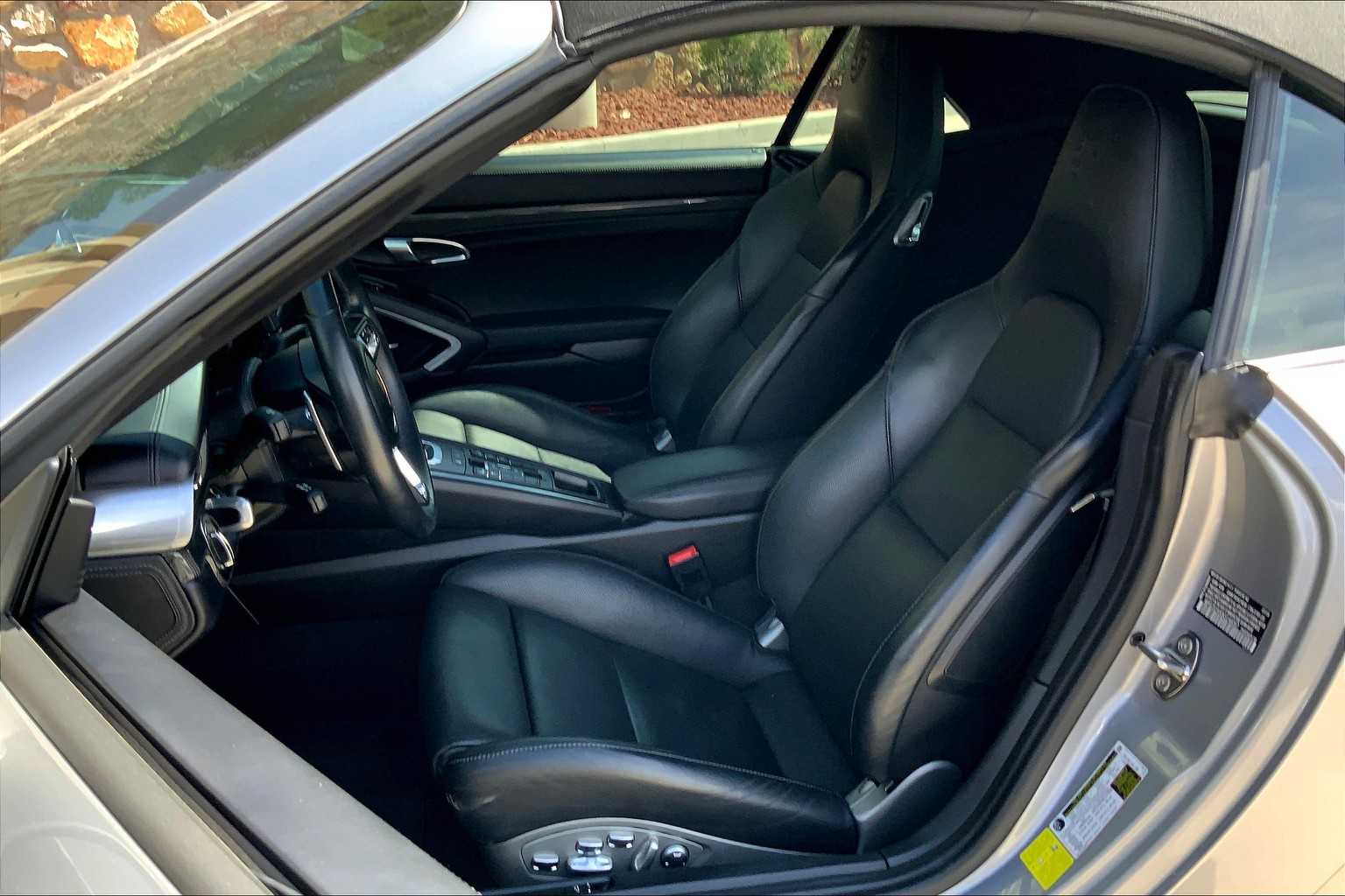 2019 Porsche 911 Turbo S photo 4
