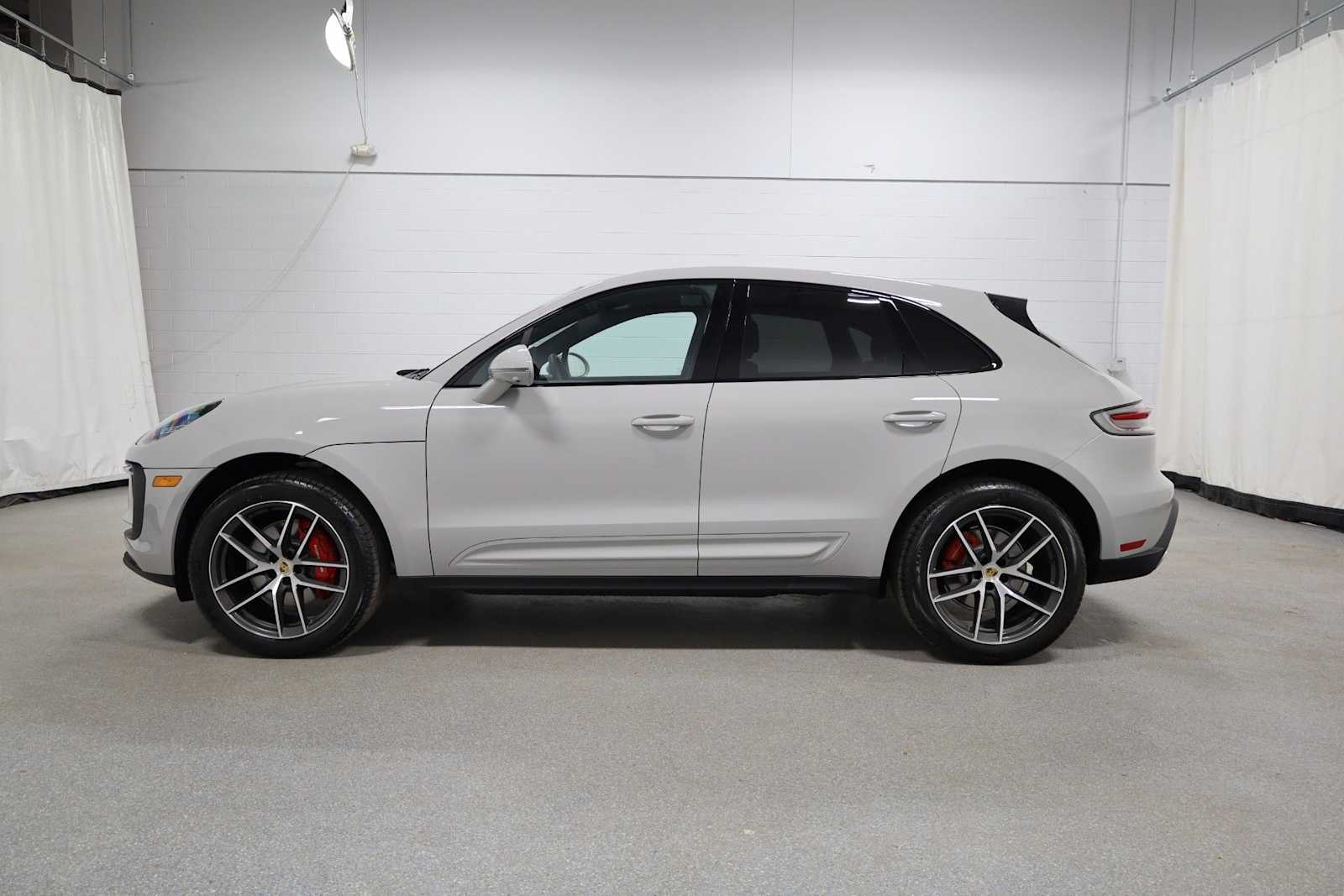 Thumbnail: 2026 Porsche Macan - 2