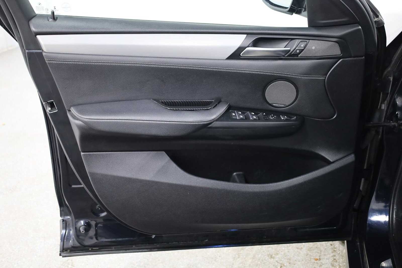 Thumbnail: 2017 BMW X4 - 16