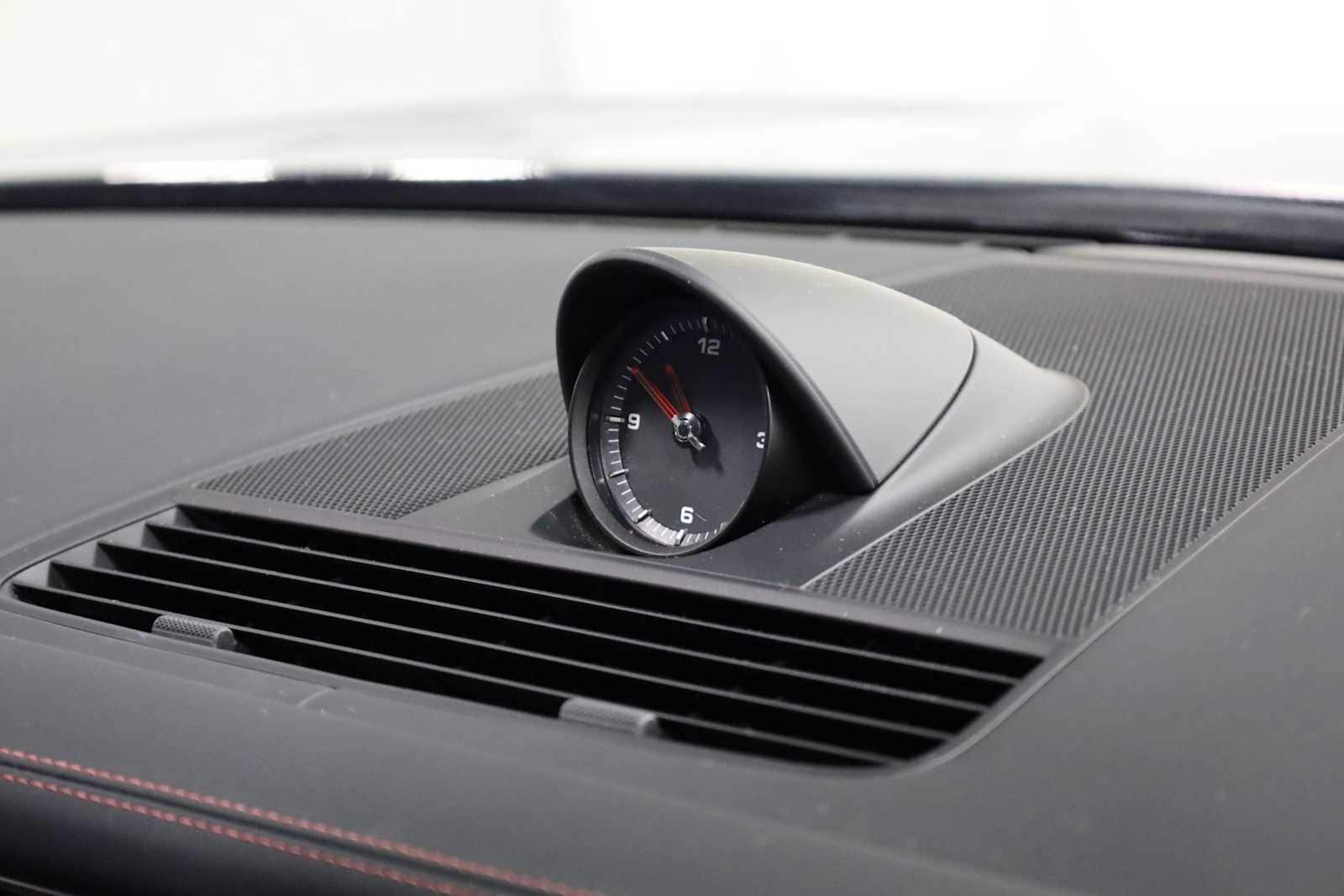 Thumbnail: 2022 Porsche Panamera - 23