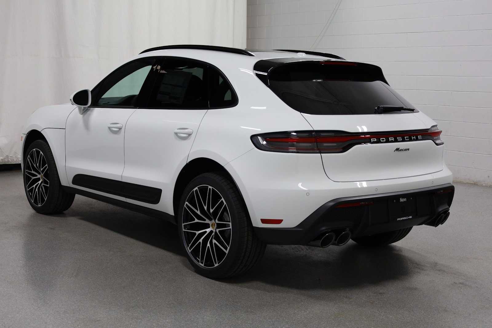 Thumbnail: 2026 Porsche Macan - 3