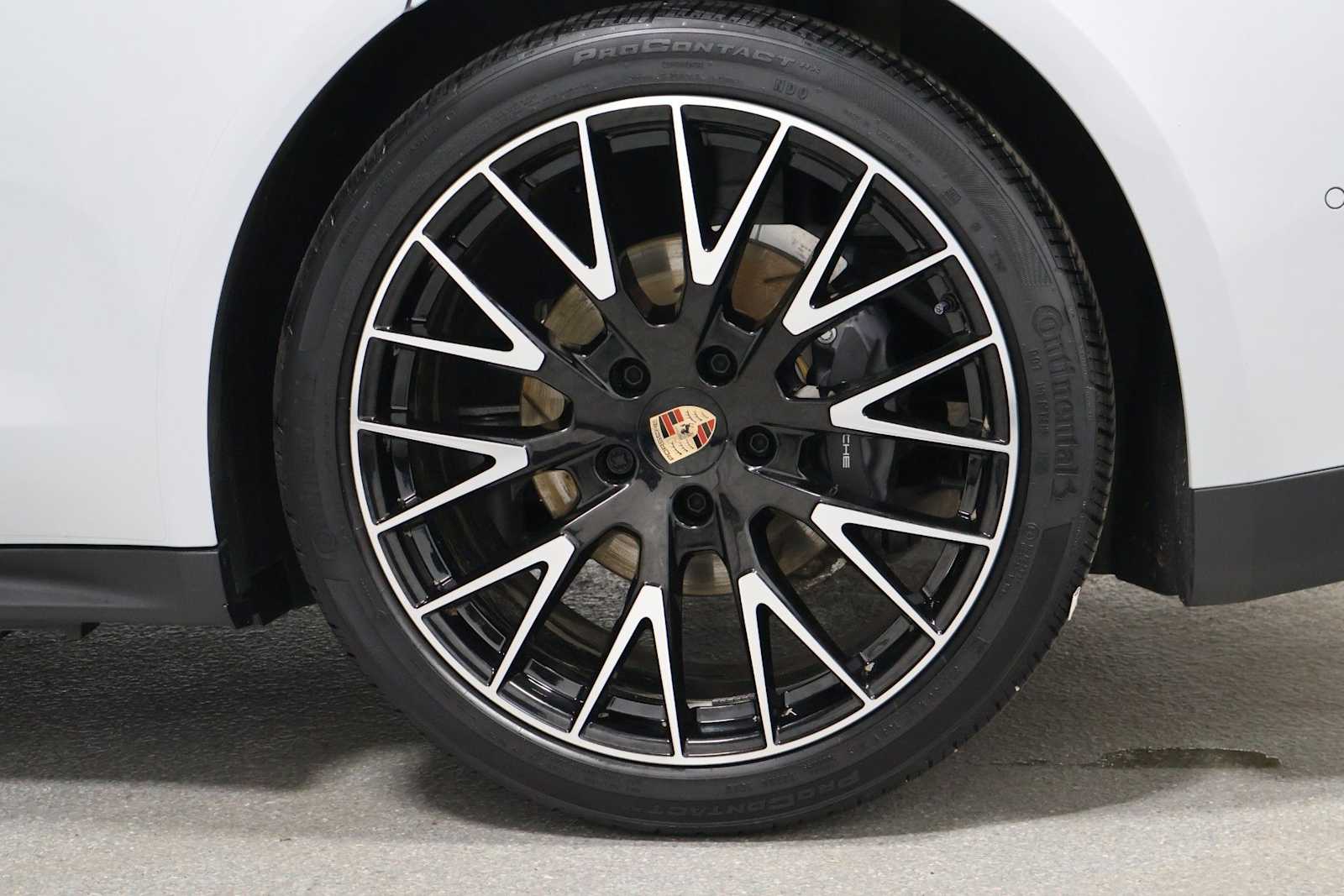 Thumbnail: 2025 Porsche Panamera - 37