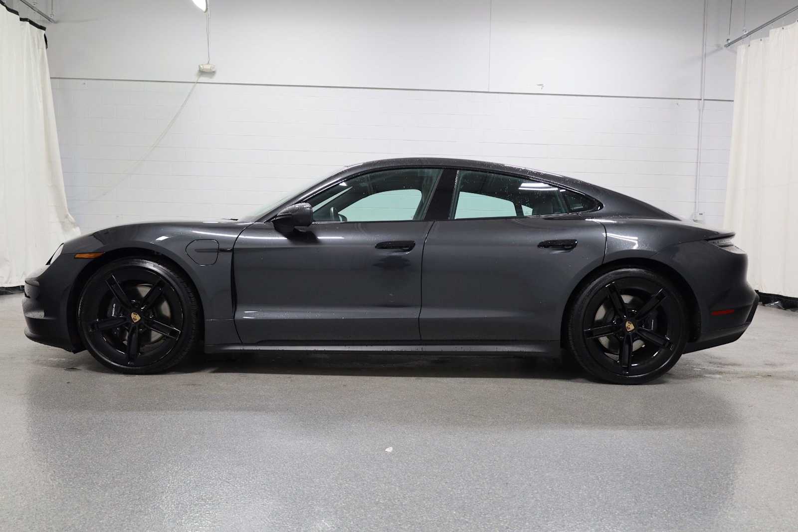 Thumbnail: 2025 Porsche Taycan - 2