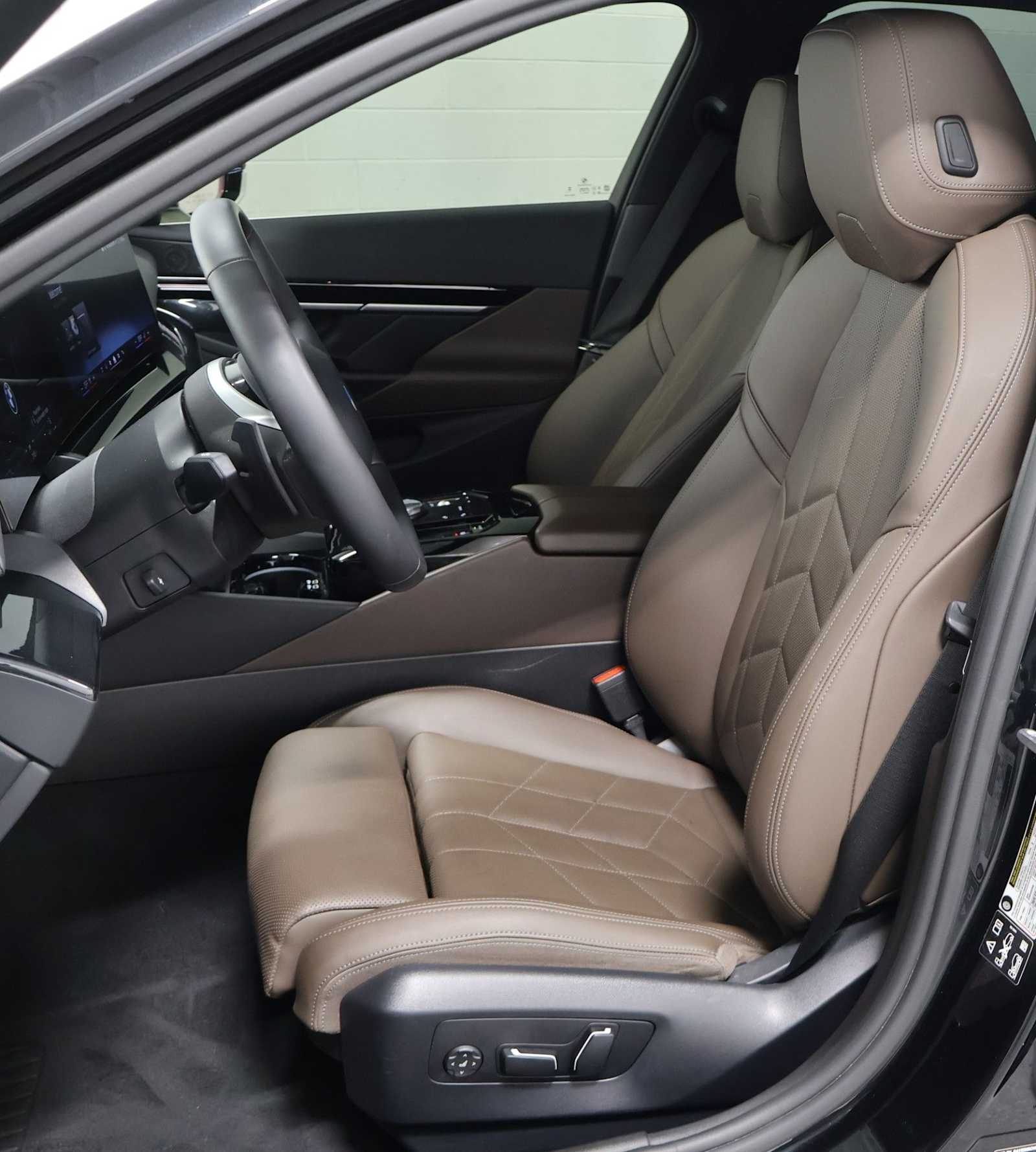Thumbnail: 2024 BMW 5 Series - 5