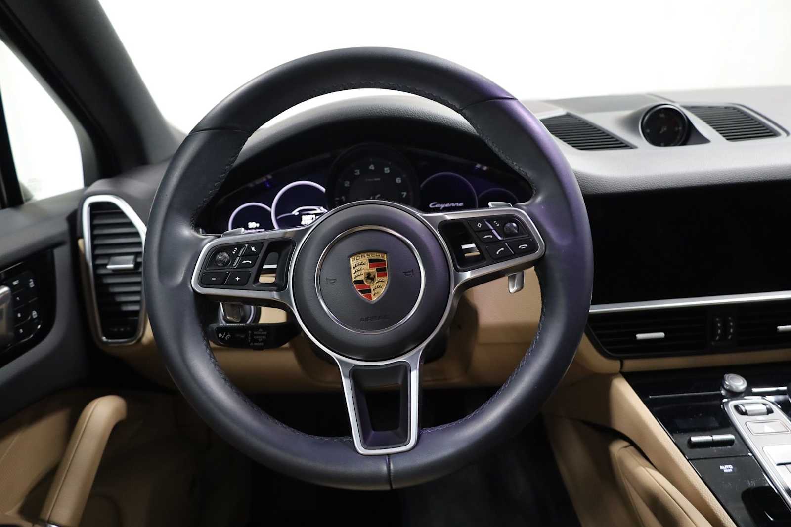 Thumbnail: 2023 Porsche Cayenne - 25