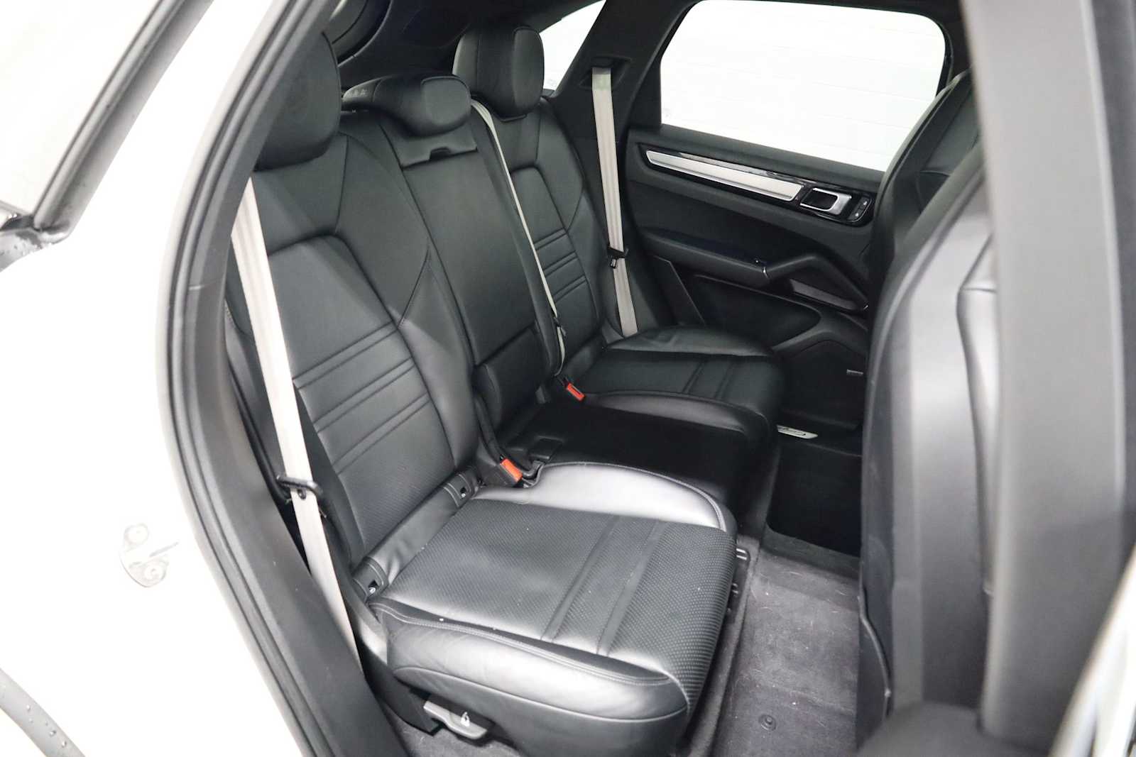 Thumbnail: 2023 Porsche Cayenne - 37