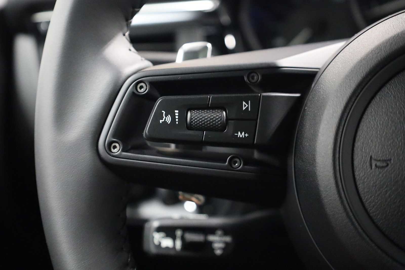 Thumbnail: 2026 Porsche Macan - 27