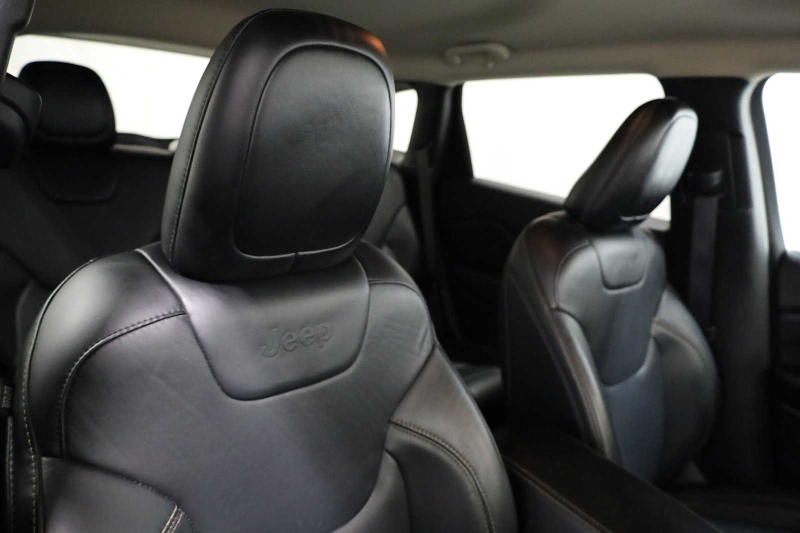 Thumbnail: 2016 Jeep Cherokee - 20