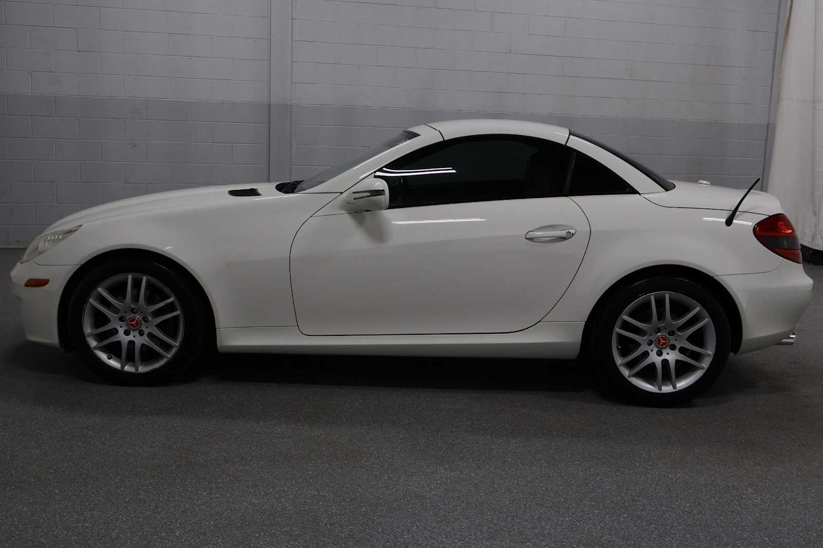 Thumbnail: 2009 Mercedes-Benz SLK - 2