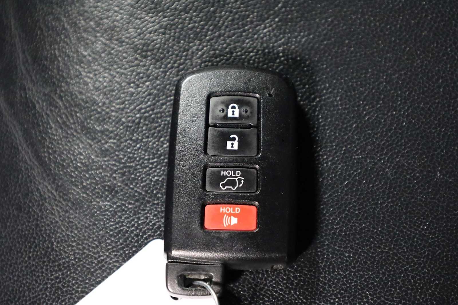 Thumbnail: 2019 Toyota Highlander - 41