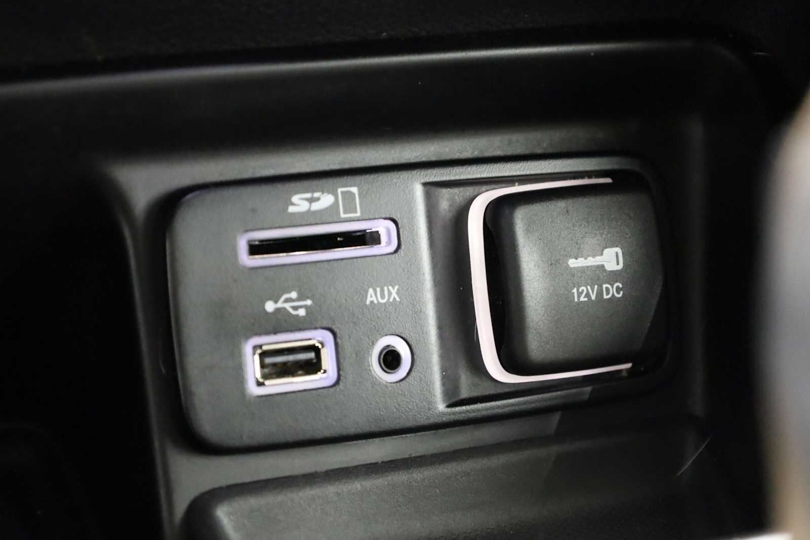 Thumbnail: 2016 Jeep Cherokee - 32