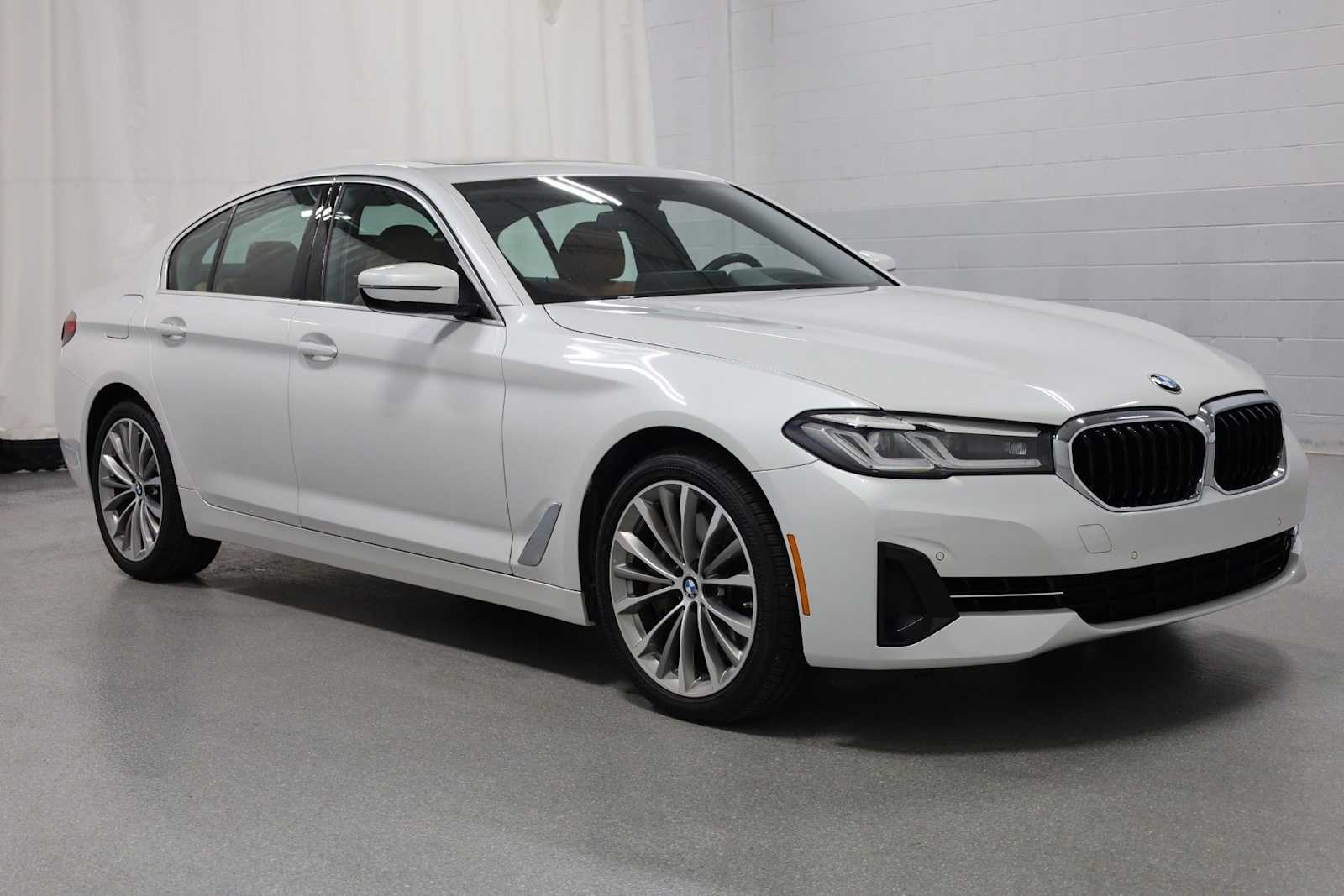 Thumbnail: 2022 BMW 5 Series - 13