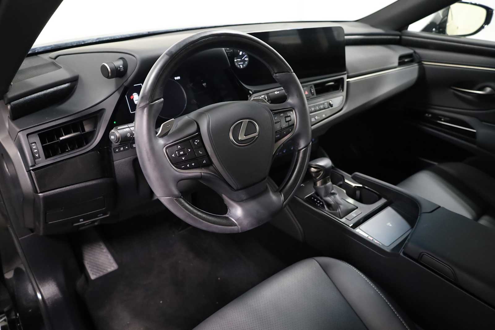 Thumbnail: 2023 Lexus ES - 4