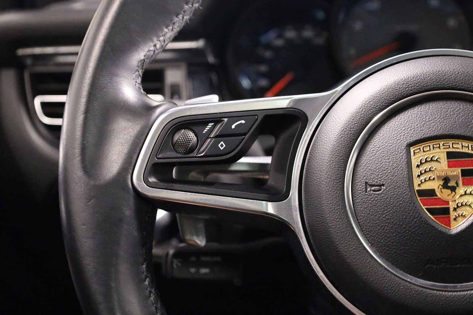 Thumbnail: 2020 Porsche Macan - 27