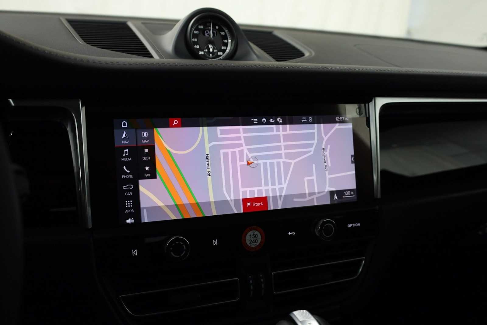 Thumbnail: 2026 Porsche Macan - 33