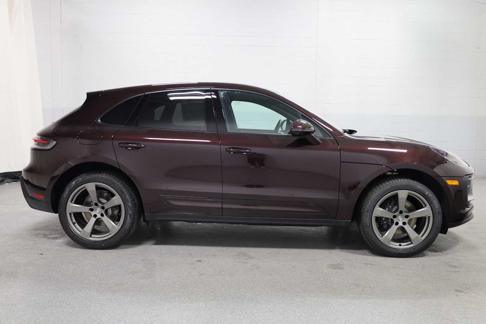 Thumbnail: 2025 Porsche Macan - 10