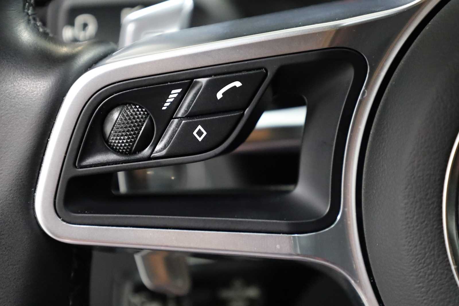 Thumbnail: 2021 Porsche Macan - 27