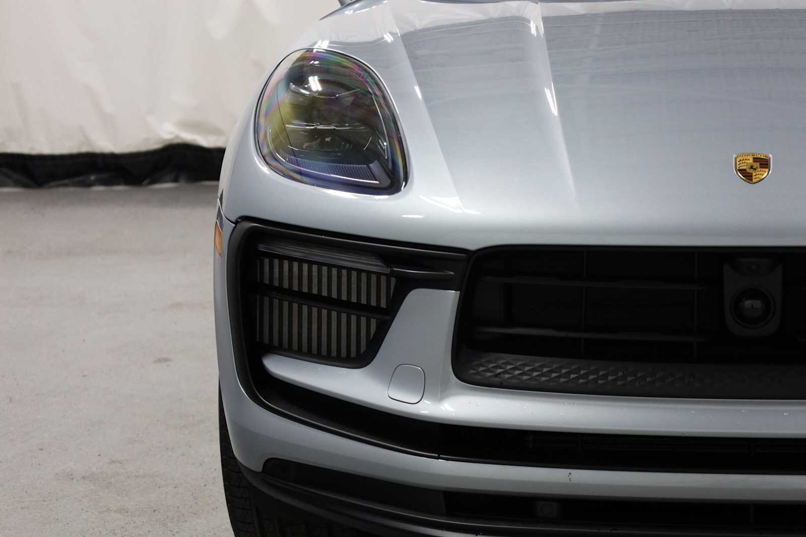 Thumbnail: 2026 Porsche Macan - 15