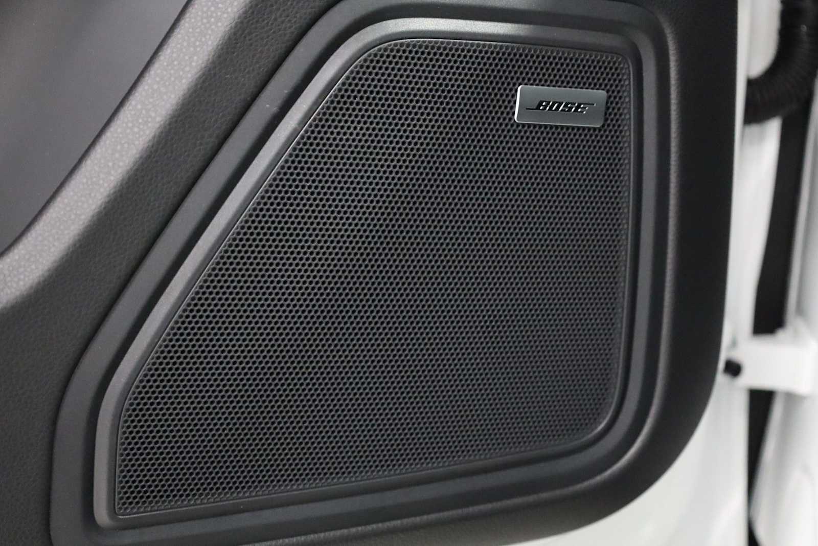 Thumbnail: 2026 Porsche Macan - 17