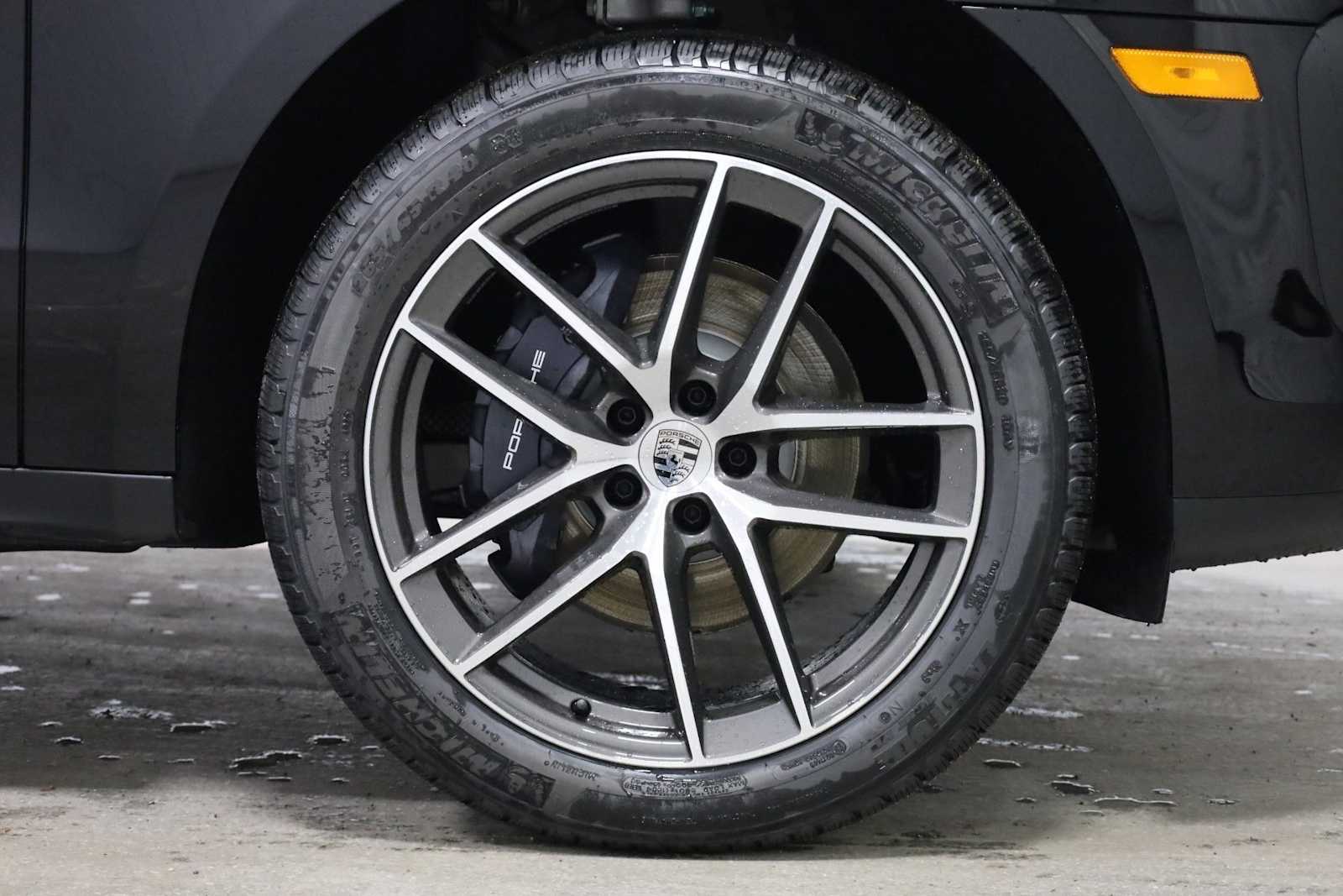 Thumbnail: 2026 Porsche Macan - 12