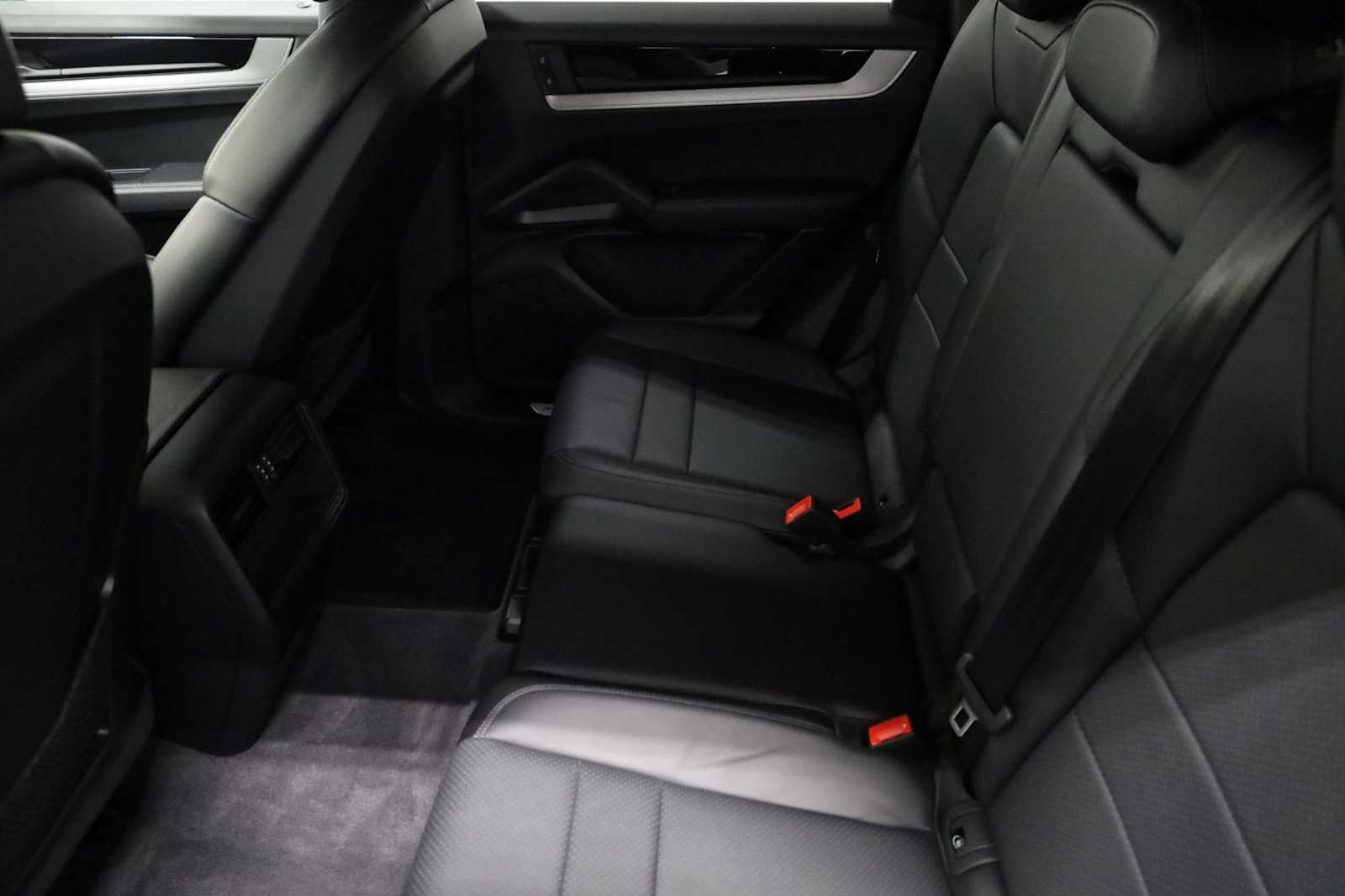 Thumbnail: 2024 Porsche Cayenne - 31