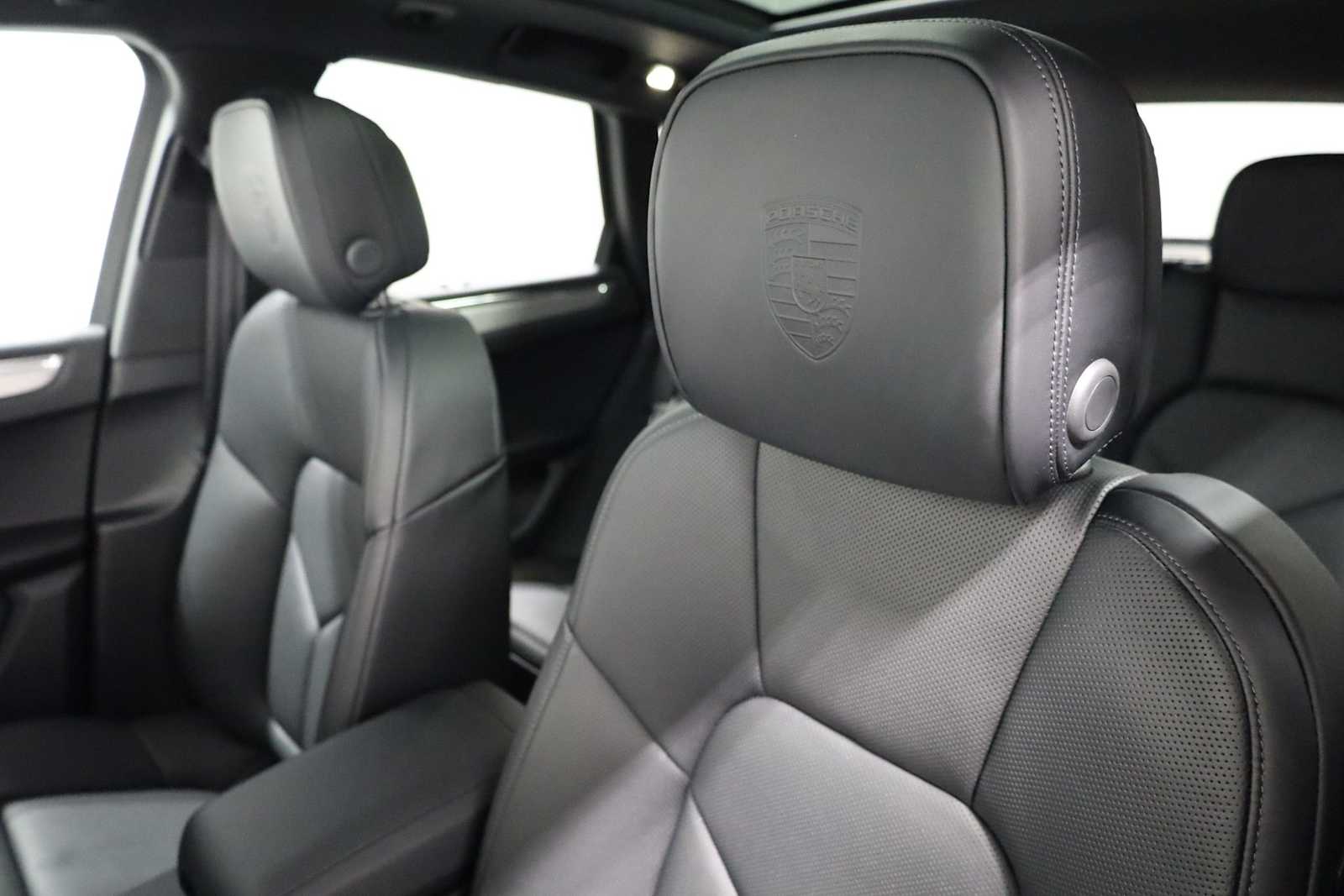 Thumbnail: 2026 Porsche Macan - 19