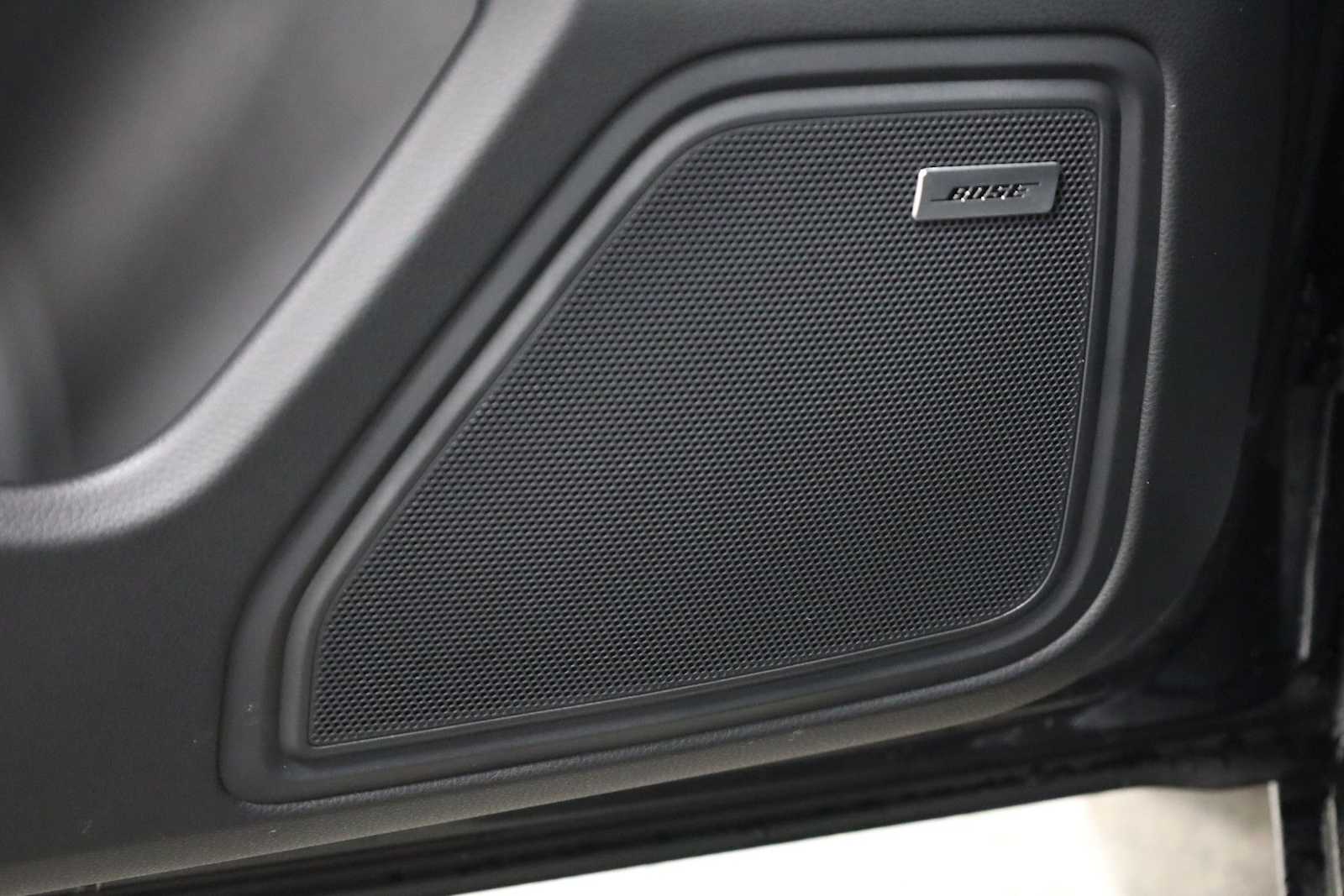 Thumbnail: 2026 Porsche Macan - 17