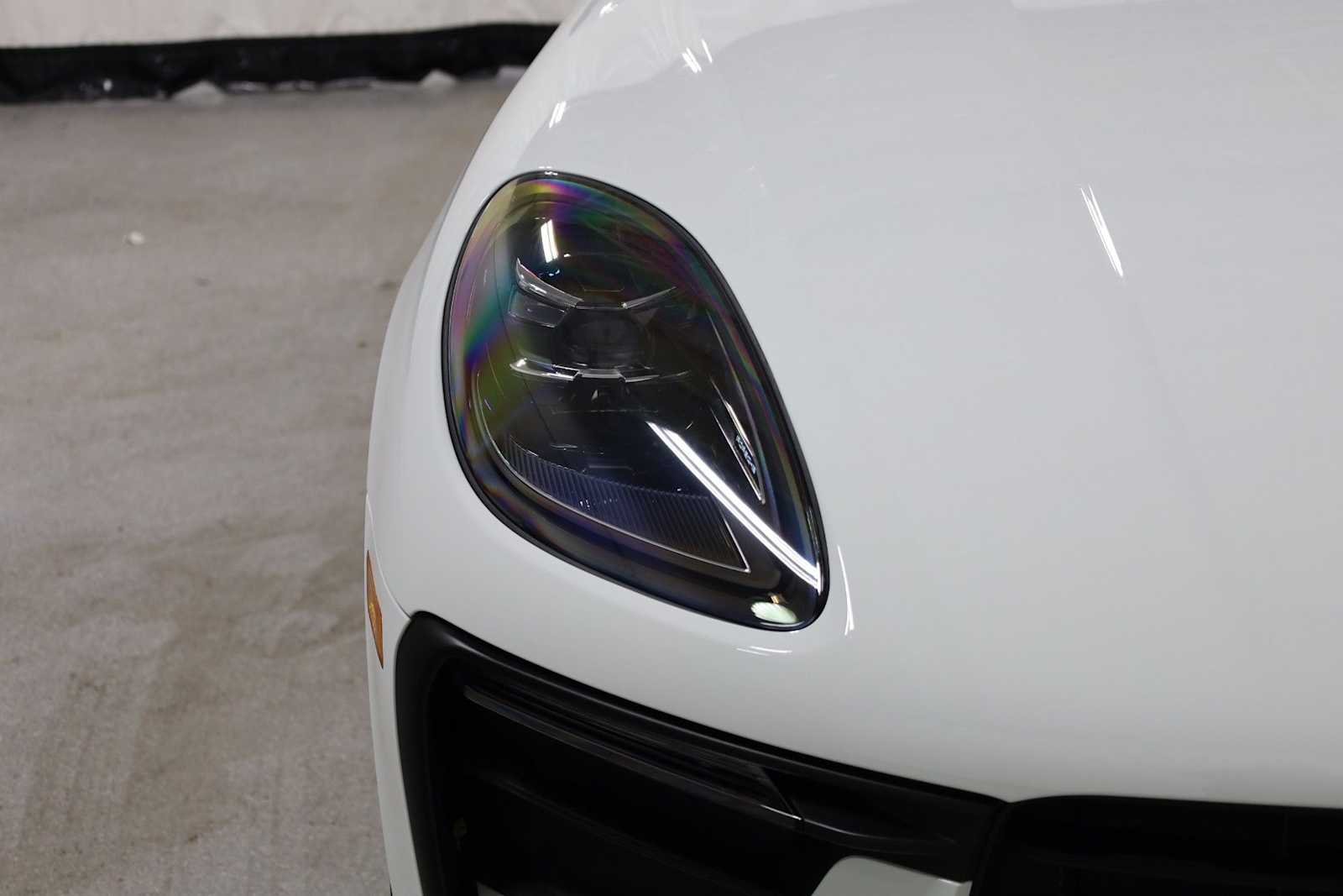 Thumbnail: 2026 Porsche Macan - 15