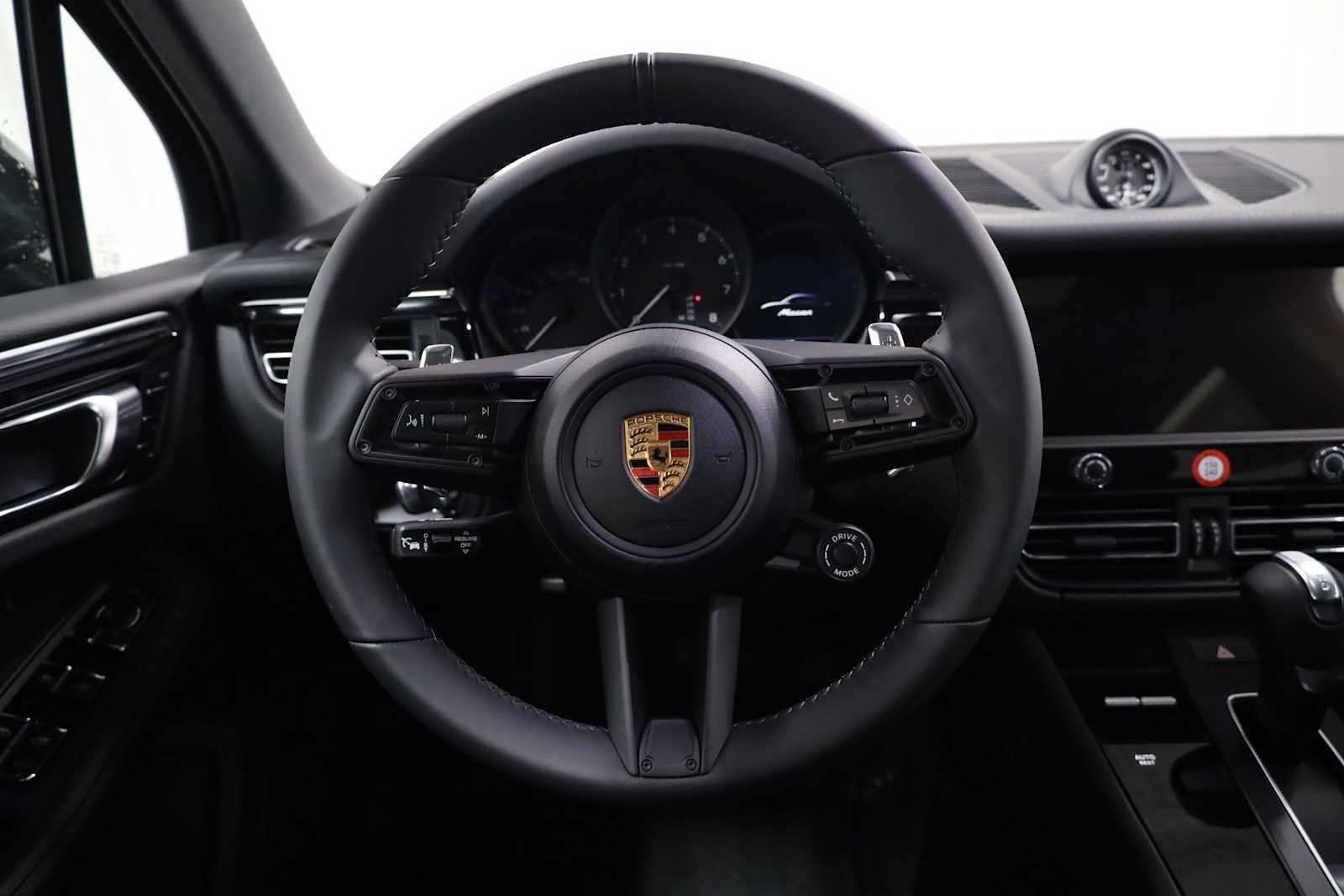 Thumbnail: 2026 Porsche Macan - 25