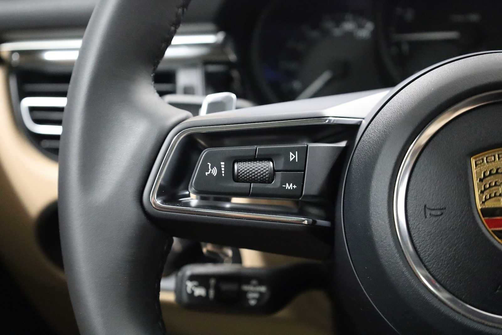 Thumbnail: 2026 Porsche Macan - 27