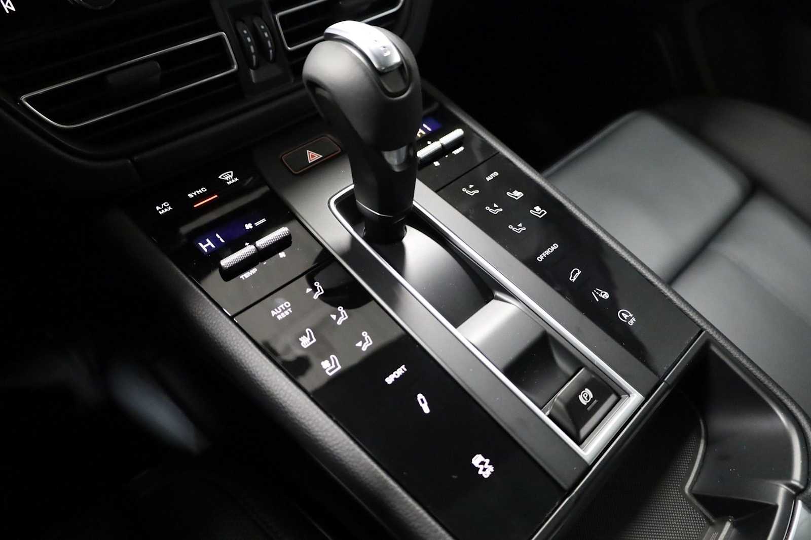 Thumbnail: 2026 Porsche Macan - 29