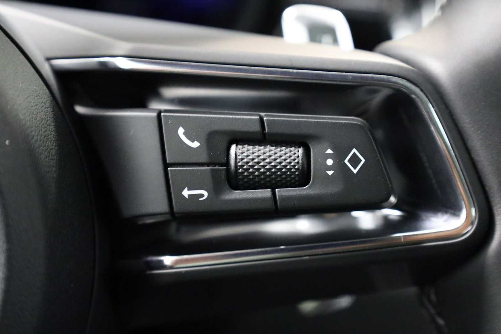 Thumbnail: 2026 Porsche Macan - 28