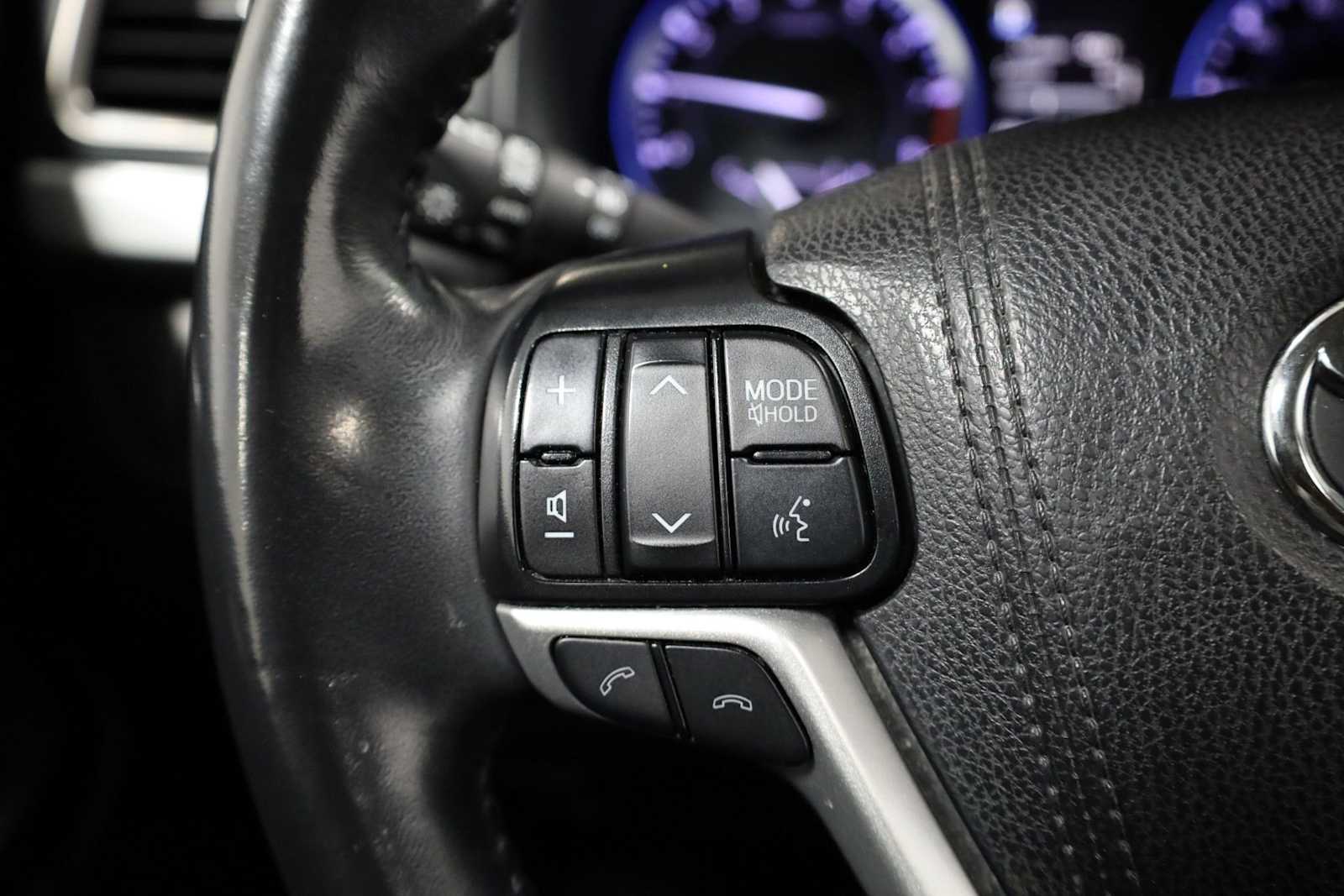 Thumbnail: 2019 Toyota Highlander - 25